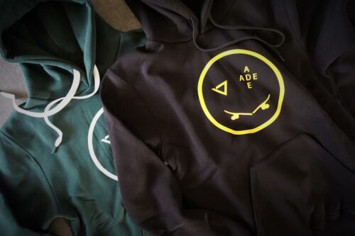 Heavy hooded sweatshirt, manufactured with very resistant fabric