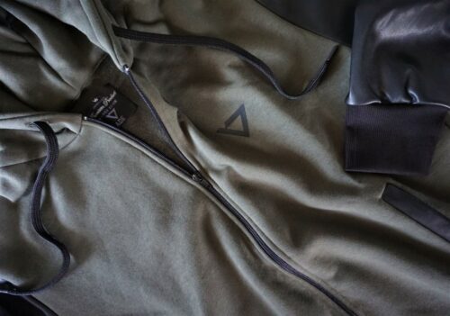 heavy zipped and hooded sweatshirt, manufactured with very resistant fabric
