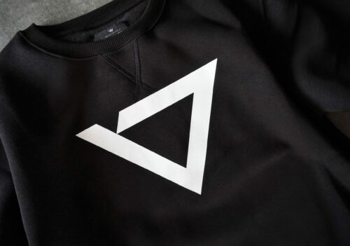 heavy crew-neck sweatshirt, manufactured with very resistant fabric