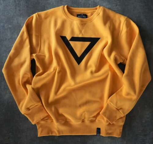 heavy crew-neck sweatshirt, manufactured with very resistant fabric