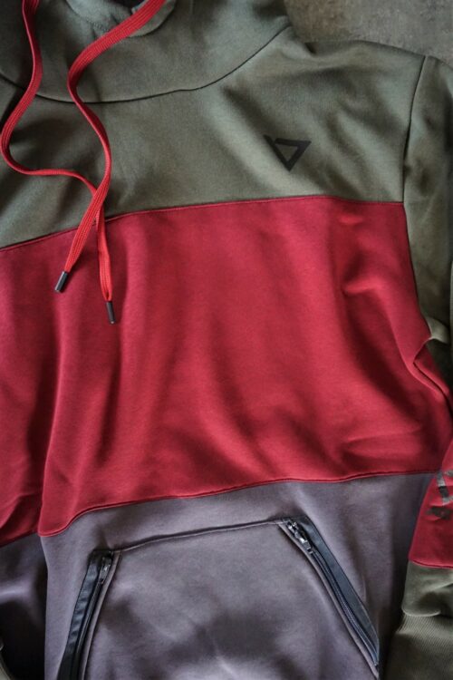 heavy hooded sweatshirt, manufactured with very resistant fabric