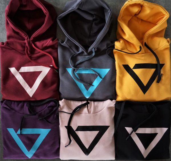 heavy hooded sweatshirt, manufactured with very resistant fabric