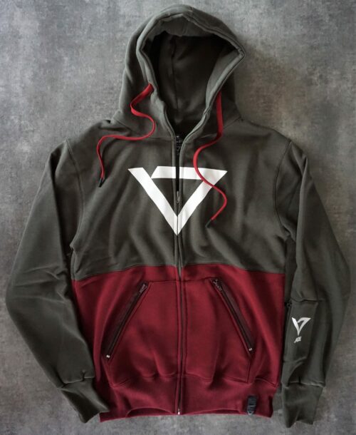 heavy hooded sweatshirt, manufactured with very resistant fabric
