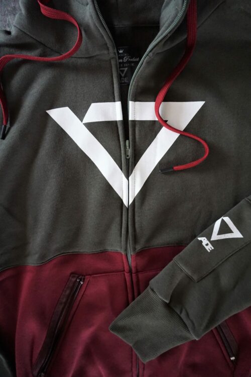 heavy hooded sweatshirt, manufactured with very resistant fabric