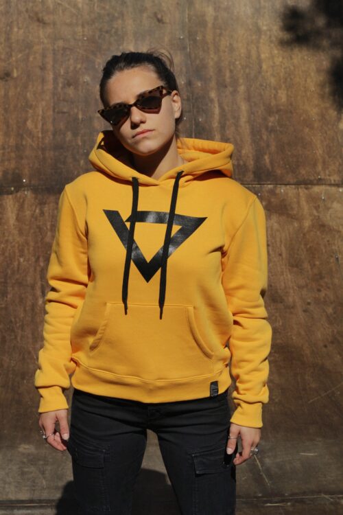 heavy hooded sweatshirt, manufactured with very resistant fabric