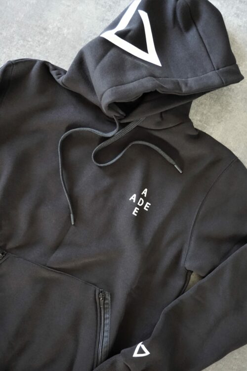 heavy hooded sweatshirt, manufactured with very resistant fabric