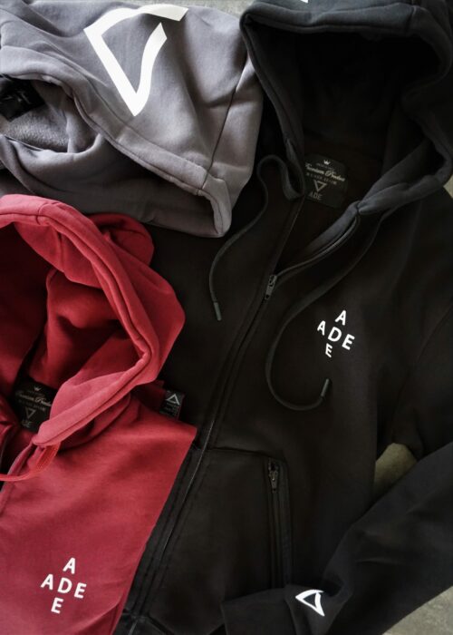 heavy zipped and hooded sweatshirt, manufactured with very resistant fabric