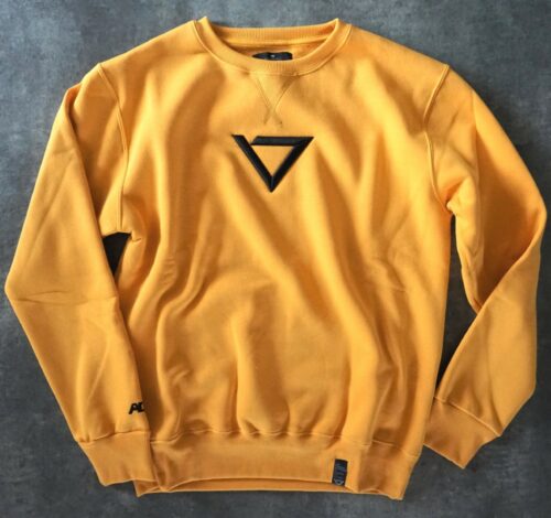 heavy crew-neck sweatshirt, manufactured with very resistant fabric