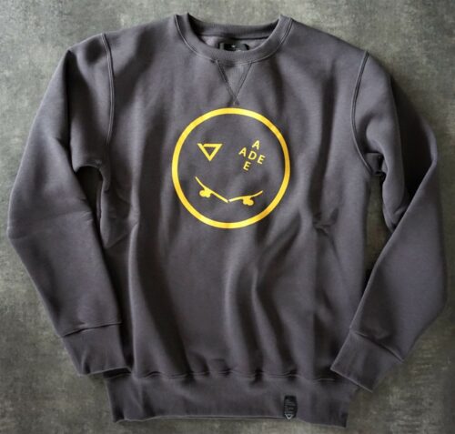 heavy crew-neck sweatshirt, manufactured with very resistant fabric