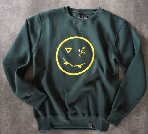 heavy crew-neck sweatshirt, manufactured with very resistant fabric