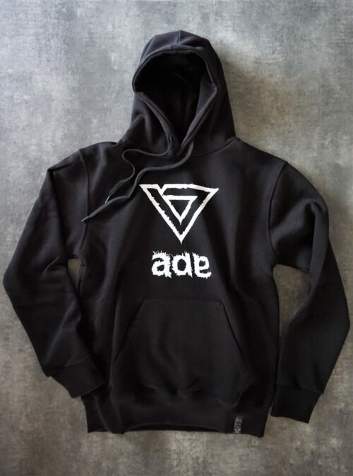 heavy hooded sweatshirt, manufactured with very resistant fabric