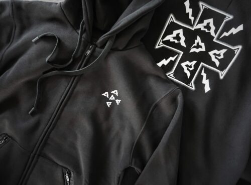 heavy zipped and hooded sweatshirt, manufactured with very resistant fabric