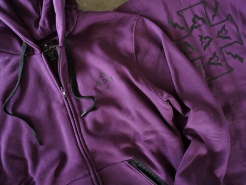 heavy zipped and hooded sweatshirt, manufactured with very resistant fabric
