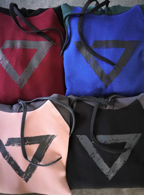 heavy hooded sweatshirt, manufactured with very resistant fabric