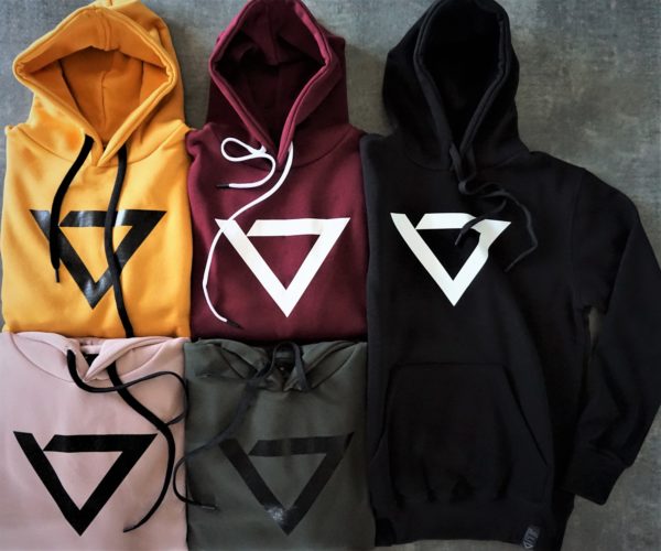 heavy hooded sweatshirt, manufactured with very resistant fabric