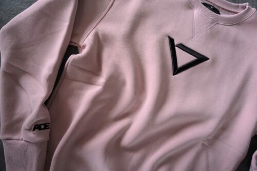 heavy crew-neck sweatshirt, manufactured with very resistant fabric