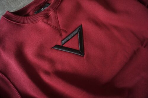 heavy crew-neck sweatshirt, manufactured with very resistant fabric